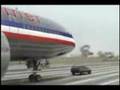 videos de avion aterrizando en un autopista
