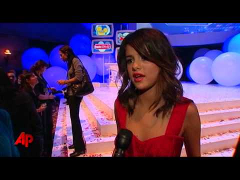 Hot topics with Selena Gomez 0