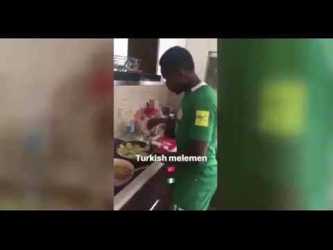 Uyurken Anne Ve Babasini Bicakladi Anne Oldu Baba Agir Yarali Son Dakika Haberleri Internet
