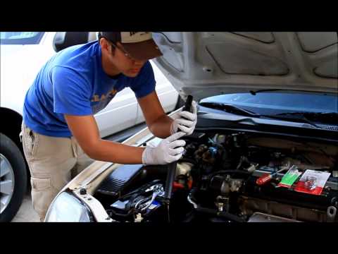 2001 Honda Prelude How to replace a cracked heater hose.