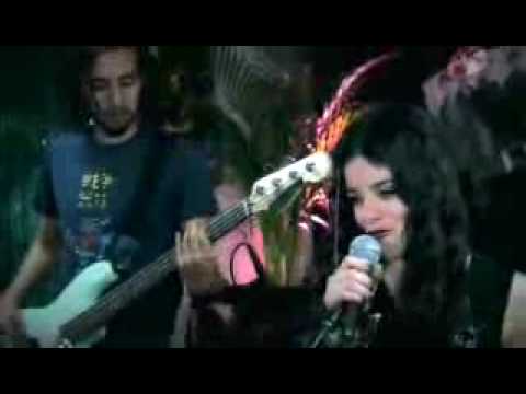 Violeta Isfel - Flor De Metal