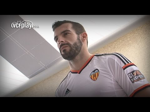 Valencia CF: Álvaro Negredo y Filipe Augusto ya lucen la camiseta del VCF Valencia CF: Álvaro Negredo y Filipe Augusto ya lucen la camiseta del VCF