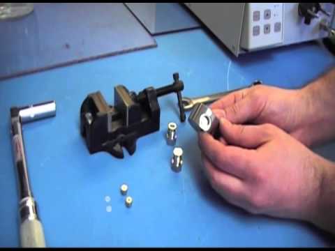 how to bleed air from hplc pump