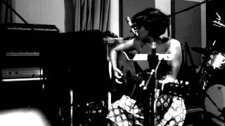 Norah Jones - Travelin' On - In Studio Clip