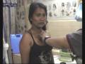 videos de Tattoo on boobs: Filipina bar girl gets her tits inked (Part 2)