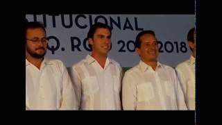 Reciben cancunenses con alegría a Remberto en toma de protesta.