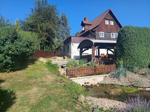 Video Chalupa v obci Srdov – roubenka po rekonstrukci v atraktivní lokalitě Českého středohoří