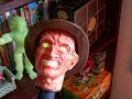 Freddy Krueger sings Fr�re Jacques.