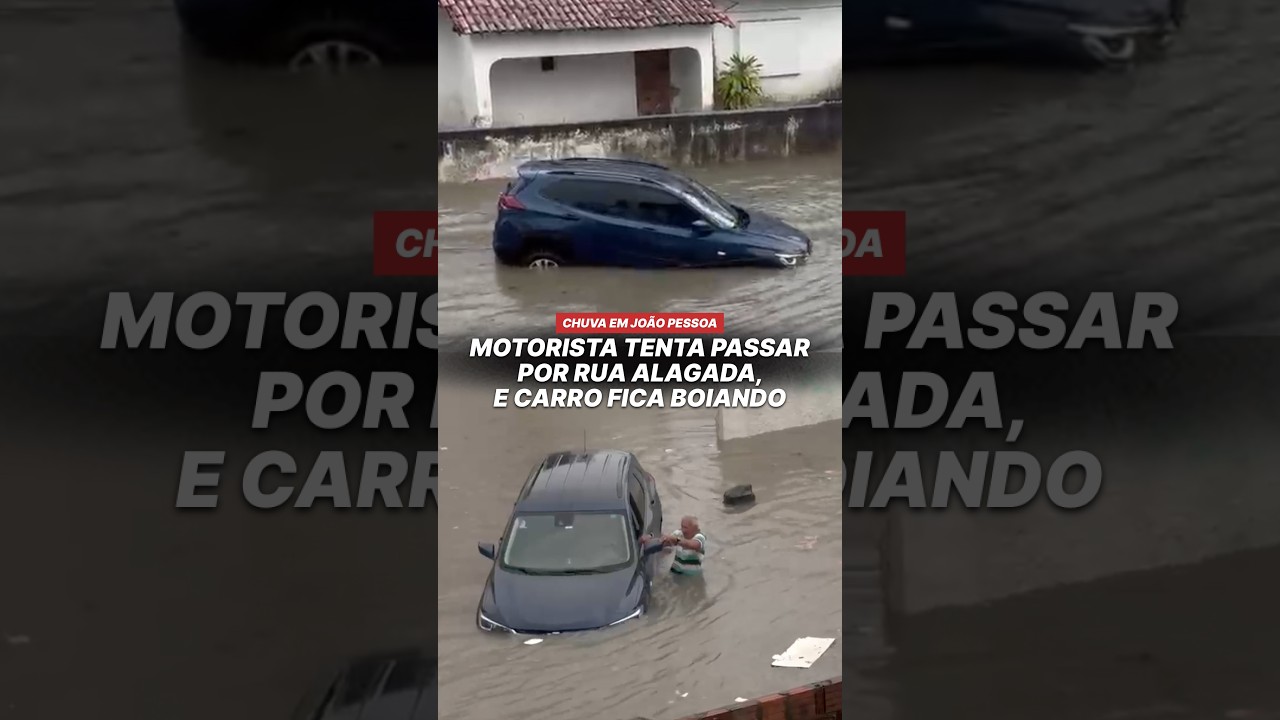 Motorista tenta passar por rua alagada, e carro fica boiando