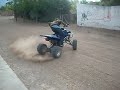 facu haciendo trompos