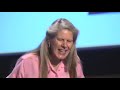 Dr Jill Bolte Taylor, zajmująca się badaniem mózgów, doznała wylewu krwi do mózgu. Opowiada o tym co czuła, gdy powoli traciła samoświadomość oraz możliwość poruszania się, mówienia i jak odmieniło to jej spojrzenie na życie. Tłumaczyłem ze słuchu. Wszelkie uwagi, korekty i pomysły dotyczące napisów mile widziane! Źródło: www.ted.com