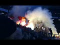 Supporter Hamburger SV de cel in na rookbommenplan