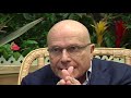 printemps 2012. la france se pr�pare � �lire un nouveau pr�sident. comment jacques chirac, retir� depuis cinq ans du pouvoir, va-t-il s'inviter dans la campa...