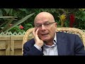 printemps 2012. la france se pr�pare � �lire un nouveau pr�sident. comment jacques chirac, retir� depuis cinq ans du pouvoir, va-t-il s'inviter dans la campa...