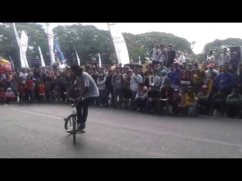 Aiman Hidayah, Final Run at Malang Fest and Reunion 2013vid-thumb Click here to watch