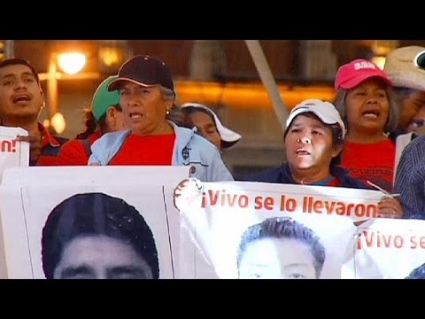 Rally marks four months since 43 Mexico students went missing