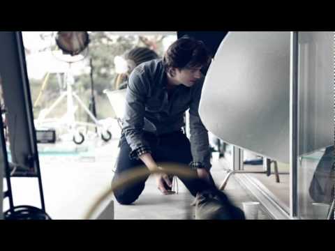 Colcci - Ashton Kutcher e Alessandra Ambrósio nos bastidores da campanha Outono/Inverno 2011 da Colcci, fotografada por Steven Klein em Los Angeles. Saiba mais: http:...