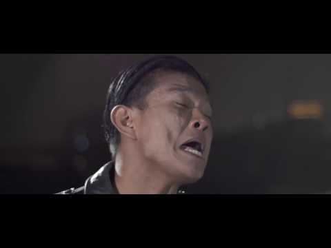 Andika Feat Yoshi - Lebih Baik Mundur (Official Music Video) Andika Feat Yoshi - Lebih Baik Mundur (Official Music Video)