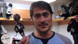 Teemu Selanne and his bobble head (from the Ducks Die Hards kit)
