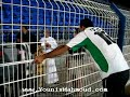 younis mahmoud from Iraq...takin pics with fans.