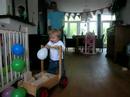 Ibon 1 jaar met loopwagen!
