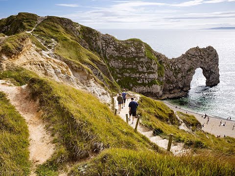 how to go to durdle door from london