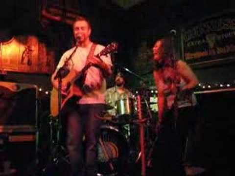 Greenwich Meantime sing "Sound the ...