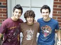 you gotta love the jonas brothers!