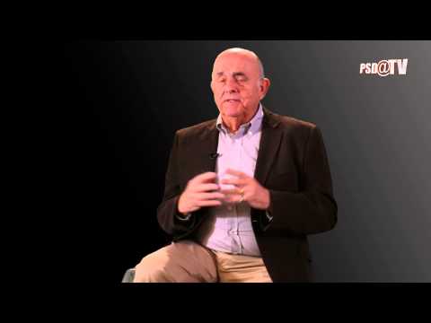 «À volta de uma mesa de ping pong, constituímos o PPD»