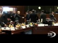 Berlusconi guarda il fondoschiena della premier danese (26/10/