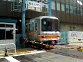 上野駅付近の車庫に出入りするため、踏切が設けられています。第三軌条の踏切は国内ではここだけ。