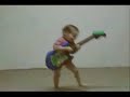Geiles Gitarren Solo von kleinem Jungen