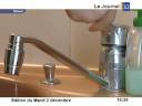 Réduire sa facture d'eau grâce a l'Econiz - Troyes - Tres ulile pour ne pas laisser couler l'eau en se brossant les dents par exemple; le brevet de l'économiseur d'eau a été déposé par Daniel Savonnet, technico-commercial de son état.. Son principe: le mousseur en bout de robinets est remplacé par ce petit mécanisme coupant leau par un simple enfoncement.. (Pour obtenir les droits d’exploitation commerciale de cette vidéo, veuillez contacter contact@wizdeo.com)