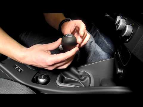 how to remove clio gear knob