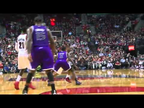 Damian Lillard dunks on the Kings