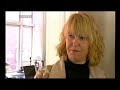 A quick little interlude. This is a clip from the Danish tv program Kender Du Typen (Do You Know the Type). Two lifestyle experts go and rummage through a home and then they have to guess who lives there. This time it's the appartment of Danish writer Leonora Christina Skov. And her CD collection includes Sinead O'Connor, Rickie Lee Jones and... Count To Ten by Tina Dickow. Fancy that.