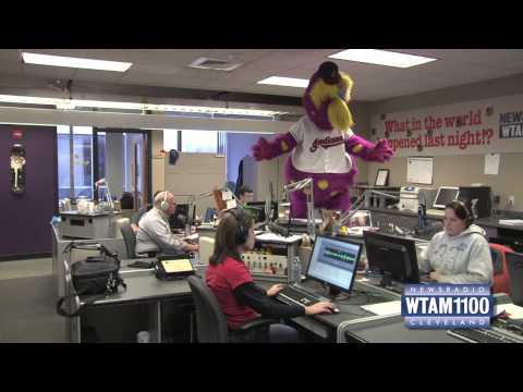 Slider does the Harlem Shake in the Newsroom!