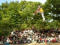 널뛰기 - tradycyjna zabawa koreańska dla dziewczyn. [Korea Południowa, wrzesień 2008]