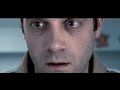 Der Film beschreibt die Geschichte einer zerrütteten Ehe. Die beiden Protagonisten versuchen die im Alltag versunkene Liebe wieder aufleben zu lassen, indem sie sich in einem Hotel mit Hilfe eines Rollenspiels eine Parallelwelt aufbauen. Der Versuch die zwei Welten zu vereinen scheitert, durch eine unvorhersehbare Entwicklung ihrer Persönlich­keiten. Erst der Mut eine Entscheidung zu treffen führt zur Befreiung, endet jedoch zugleich mit dem Tod.