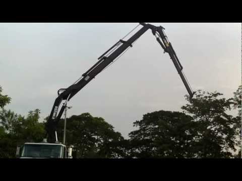 Volvo Hiab - Camión Grúa Volvo HIAB 250-3 con JIB 90-2, capacidad nominal 12 ton, máxima extensión vertical 18 metros, control remoto y tercer eje neumático. Grúas y tran...