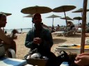 Essaouira vendeur de cacahou�te sur la plage