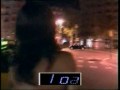 torito con dos chicas desnudas en la calle