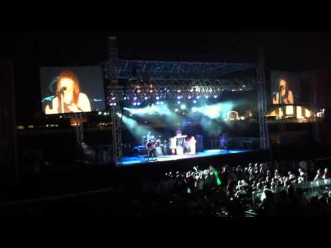Carly Rae Jepsen - Heart Is A Muscle (LA County Fair 09/01/2012) New Song