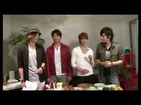 Mao & Daisuke Yun & Tacky - Make a fried noodle sandwich