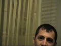 ragazzo-strambo-si-adopera-a-mettere-giornali-sulla-finestra.html