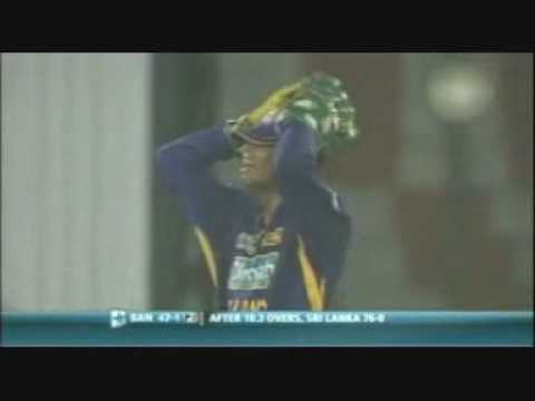 Funny: Dilshan learns Gravity!