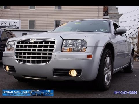 how to tell if chrysler 300 is awd