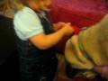 videos de scarlett and alice tug of war.avi