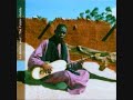this song is a demonstration of the use of the fulani hoddu also known as n'goni in bambara, kontigi in hausa, tehardent in tamashek/tamajag, molo in songhai/zarma/dendi, xalam in wolof

this song is sung in fulfulde (masina/macina) dialect, which is a malian dialect of fulfulde.  but if you're a fula speaker, you should still be able to understand more than 85% of it.