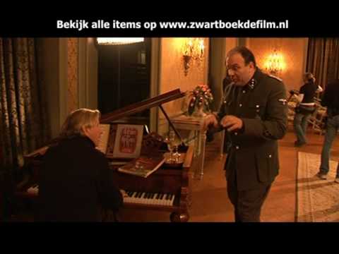 Zwartboek - Carice van Houten moet live zingen. Een liedje van Marlene Dietrich in de gelijknamige studiohal in Babelsberg waar Dietrich zelf het liedje voor haar film D...